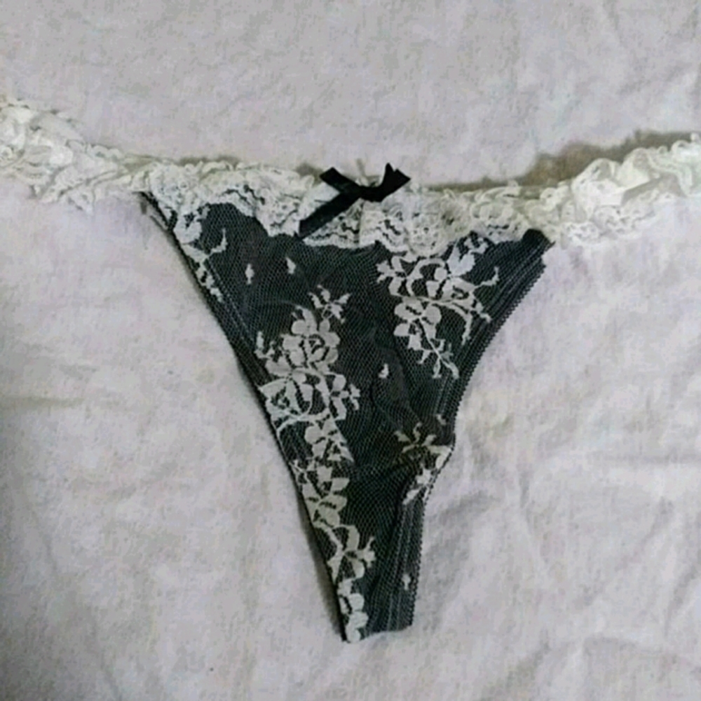 Smart & Sexy Lace Thong Panty Size 7